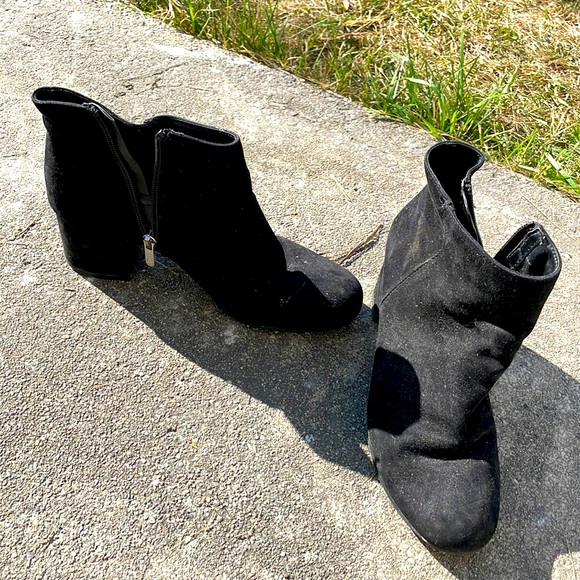 black heeled booties - Picture 1 of 1